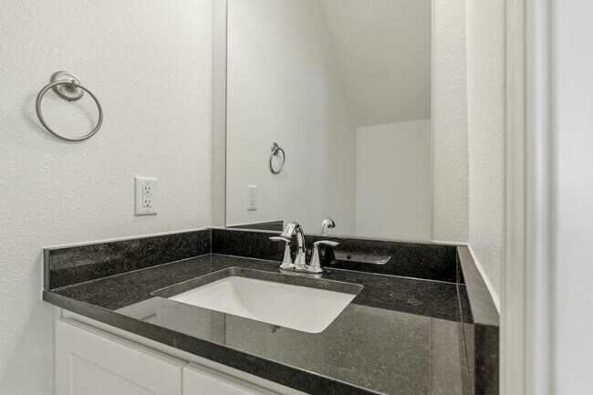 Building Photo - 707 Runnels Ave