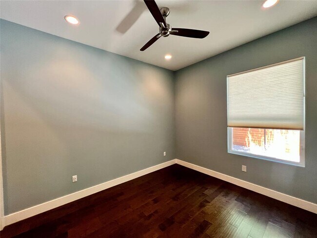 Building Photo - 1126 Linden St