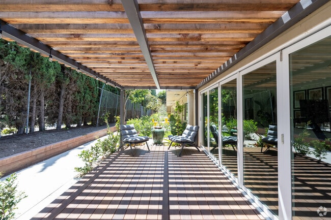 Building Photo - Apartments close to Downtown LA with Gym, BBQ Area, Laundry Facilities and More!