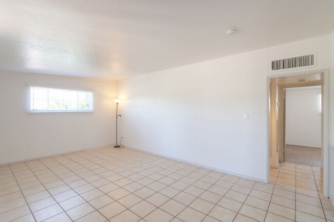 Building Photo - 3 Bedroom with Bonus Room and with Large Y...