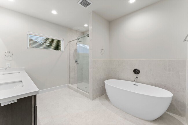 Building Photo - 5905 Haring Ln