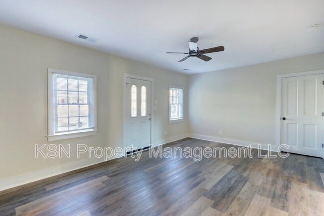 Building Photo - 543 E Harris St