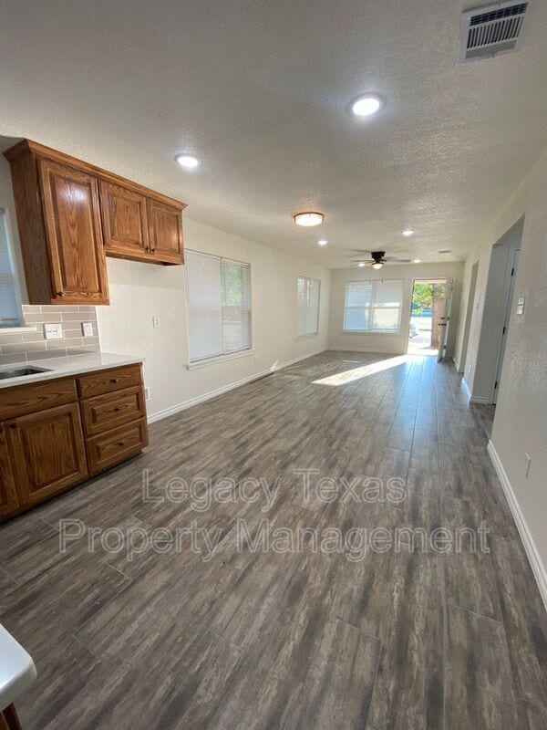 Building Photo - 702 S Wilhite St