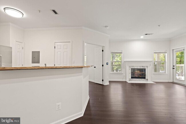 Building Photo - 1704 Lake Shore Crest Dr