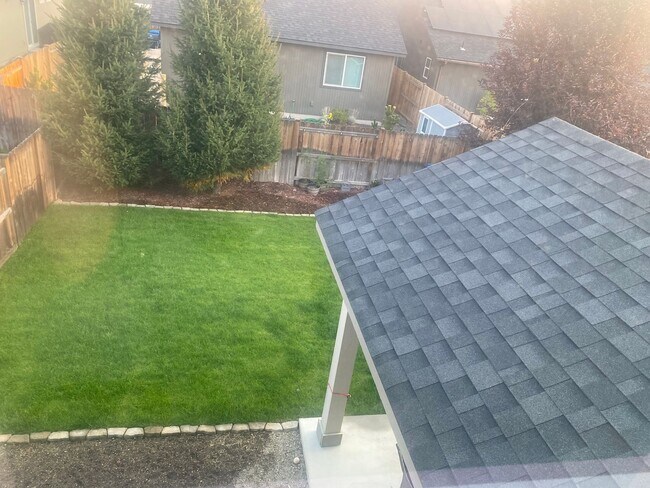Building Photo - Rare 5 BR home in Southwest Redmond