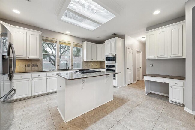 Building Photo - 2109 Enchanted Lake Dr