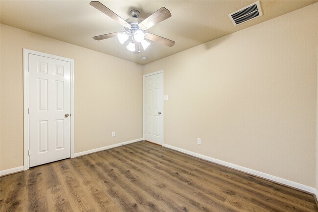 Building Photo - 16702 Grove Trail Ln