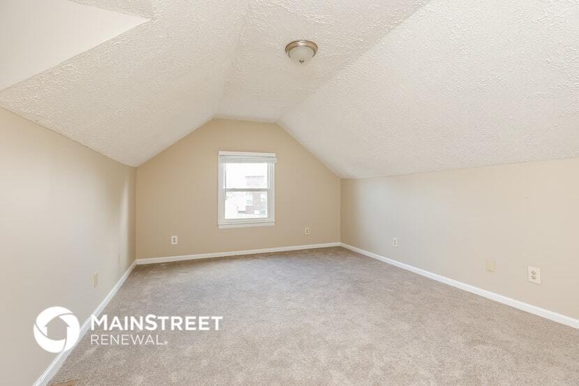 Building Photo - 305 Short Ct