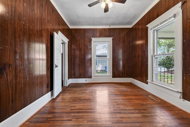 Building Photo - 133 N Gorin Ave