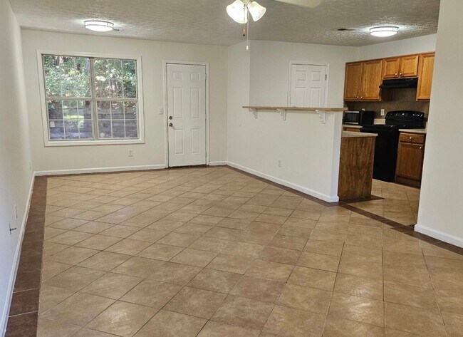 Building Photo - 3172 Creekwood Dr