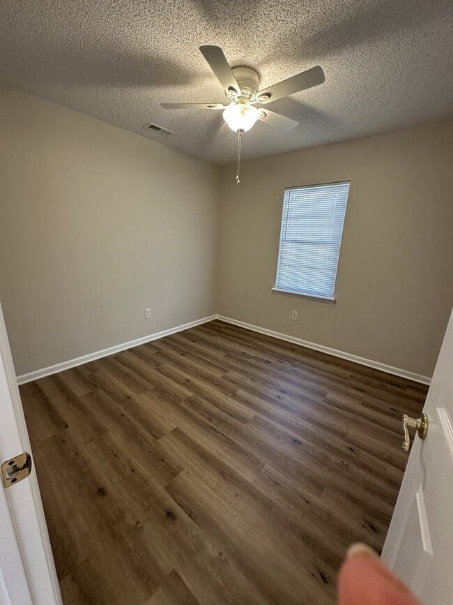 Building Photo - 706 Jimmies Creek Dr