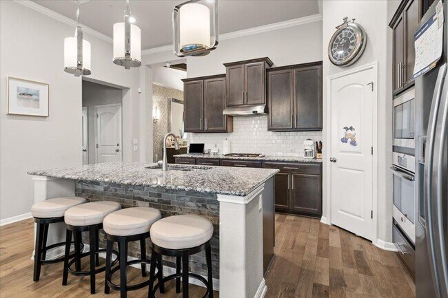 Building Photo - 11901 Deering Pl