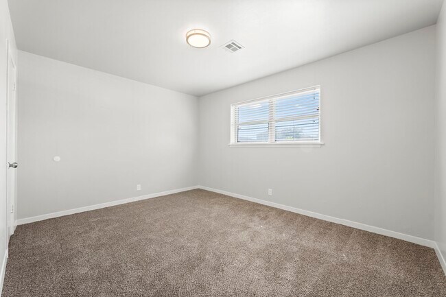 Building Photo - 21806 Falvel Rd