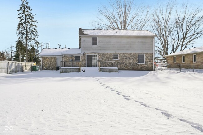 Building Photo - 218 W Main St