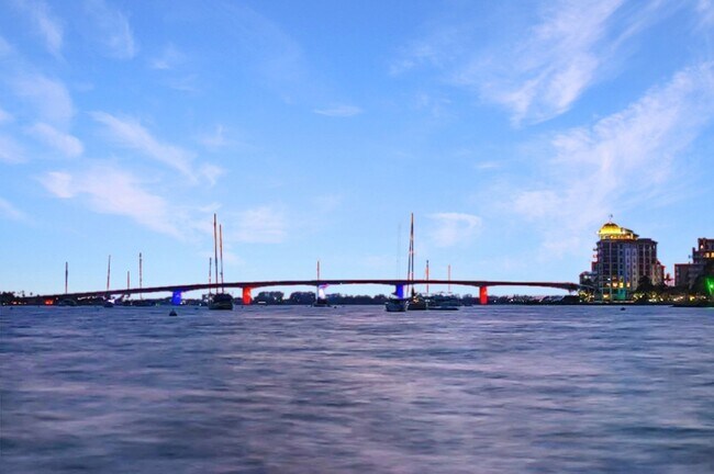 Building Photo - 800 N Tamiami Trl