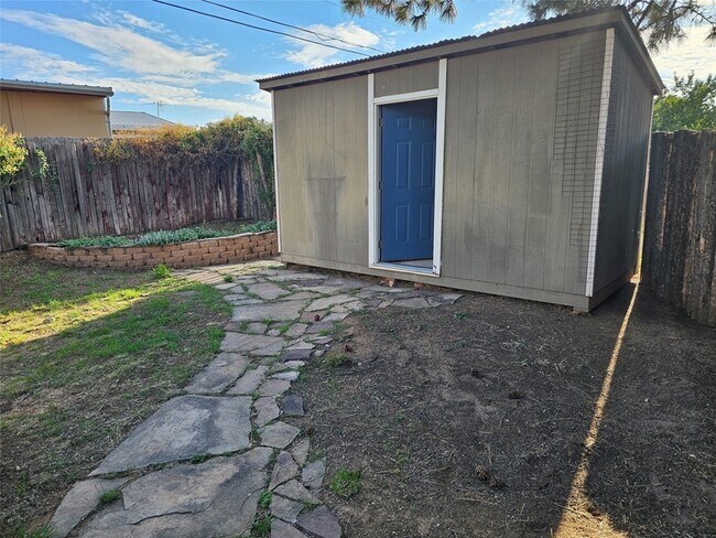 Building Photo - 1806 Hopi Rd