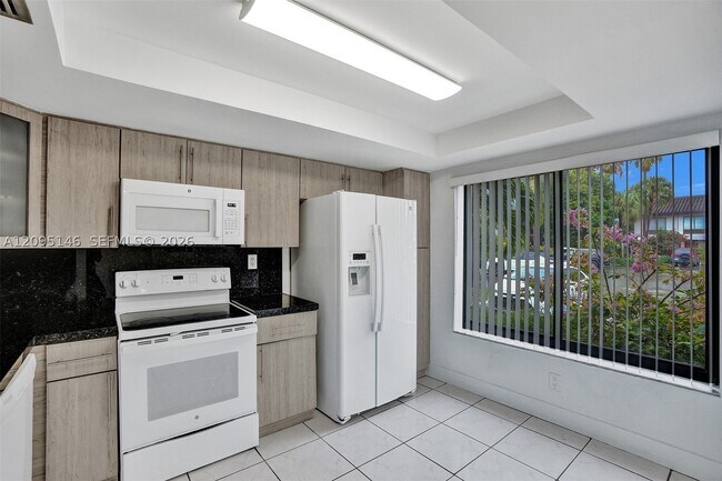 Building Photo - 16500 NE 27th Pl