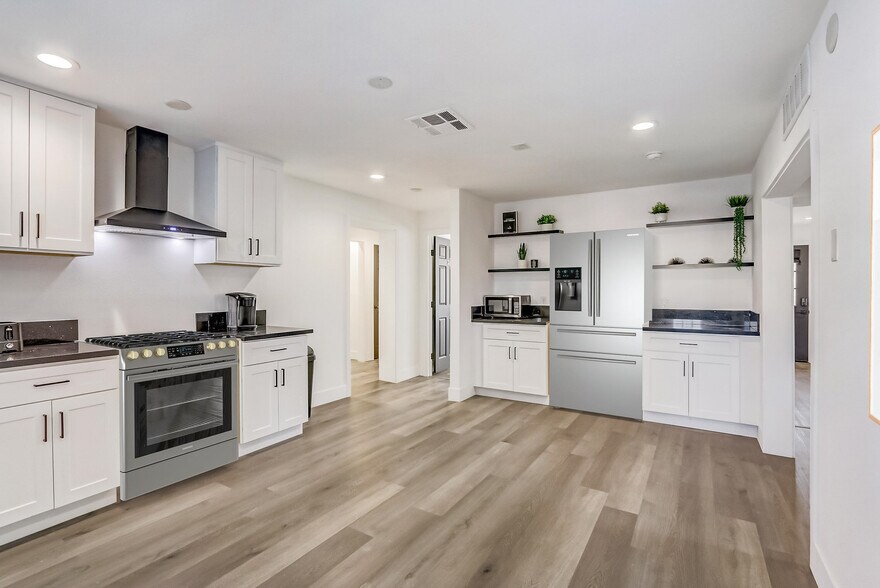 Building Photo - 540 E Saint Louis Ave