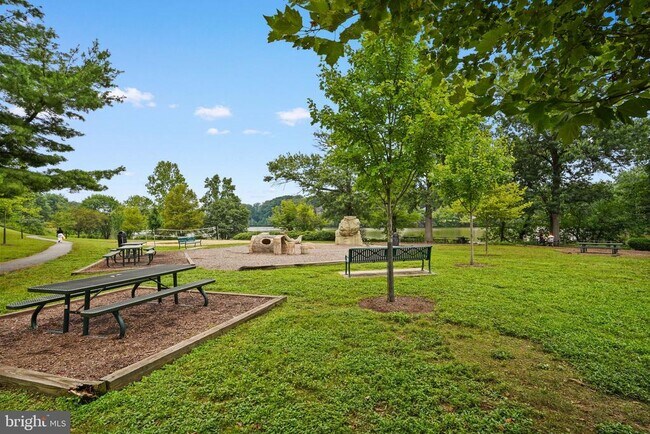 Building Photo - 18616 Pier Point Pl