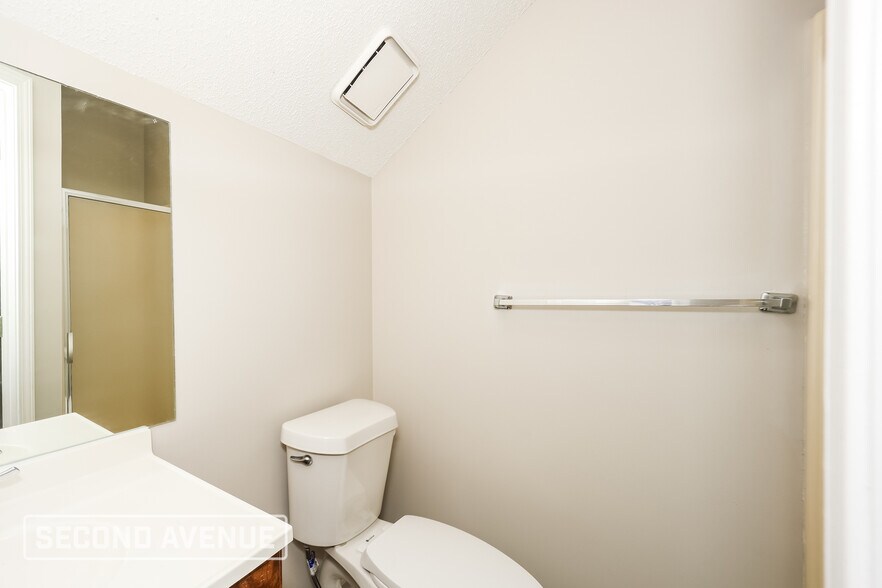 Building Photo - 2370 Iron Horse Dr