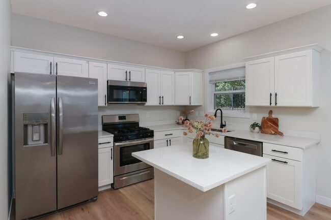 Building Photo - New Construction 3 Bedroom Home!