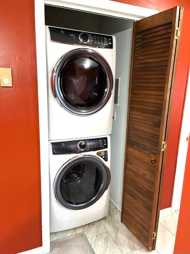 Building Photo - 16 Seymour Rd