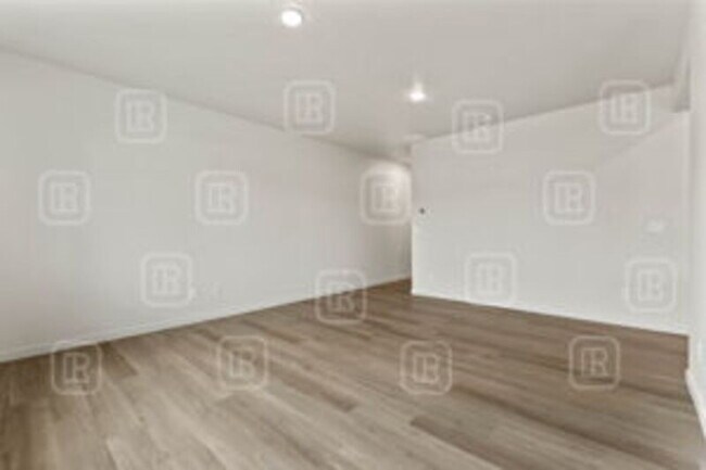 Building Photo - 209 S Grady Ln