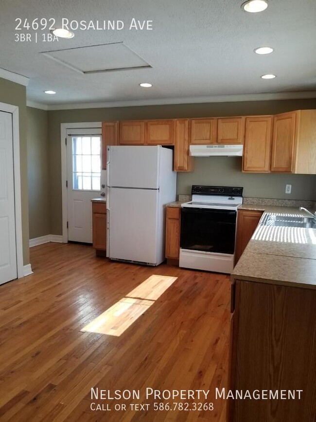 Building Photo - 3 Bedroom Ranch, Hardwood Floors, Recessed...