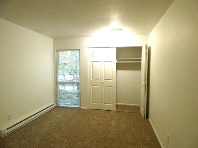 Building Photo - Rent Special: 1/2 Off June's Rent!! - Upstairs 2 Bedroom Unit