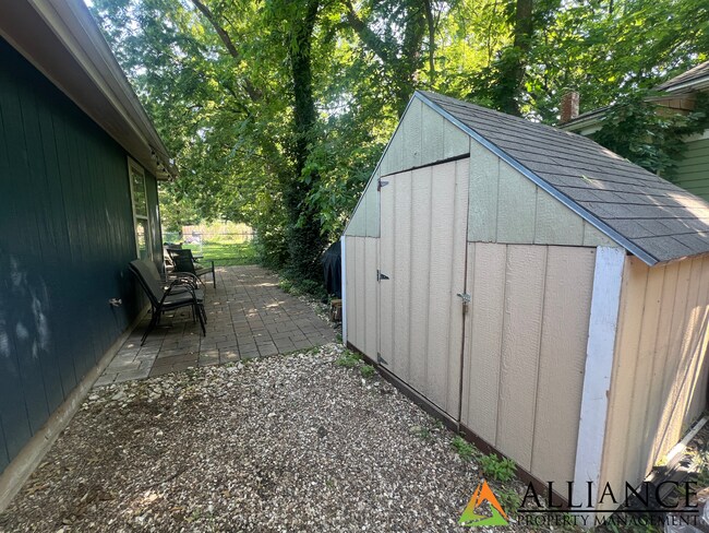 Building Photo - 530 Bluemont Ave