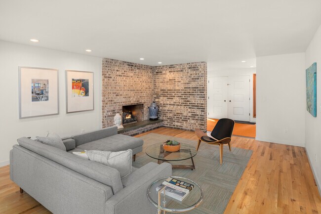 Building Photo - 4300 S Snoqualmie St