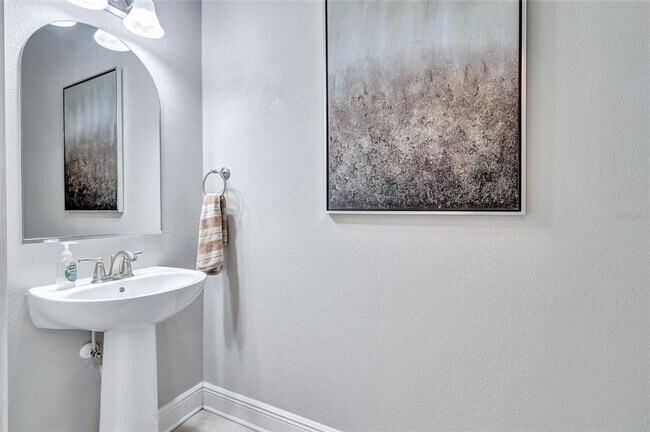 Building Photo - 3412 W Cass St