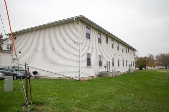 Building Photo - 117 Railroad St