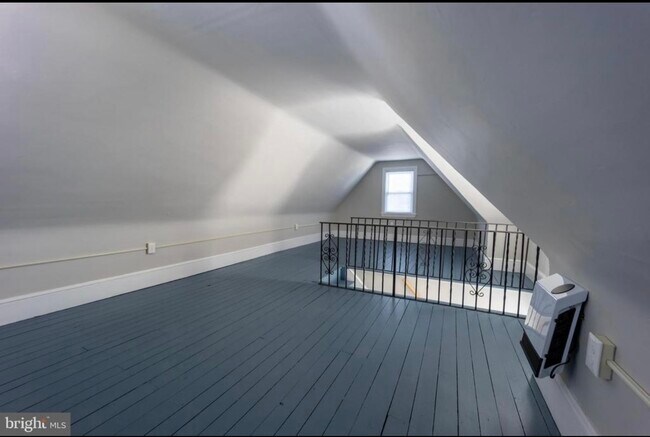 Building Photo - 328 Ridley Ave