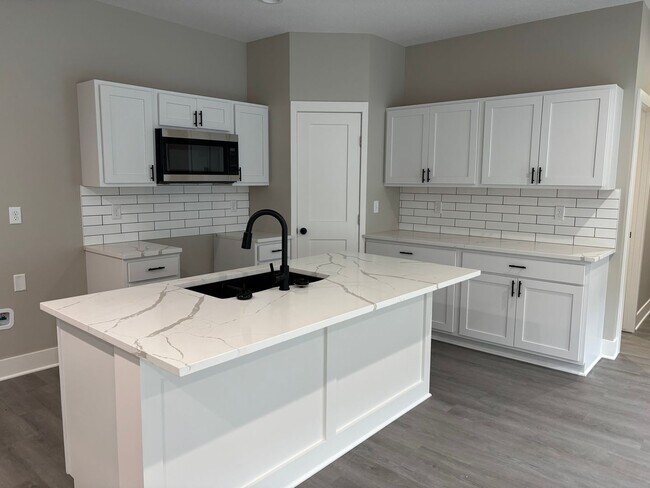 Building Photo - 2113/15 Reece