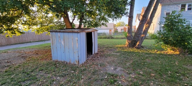 Building Photo - 628 25th St