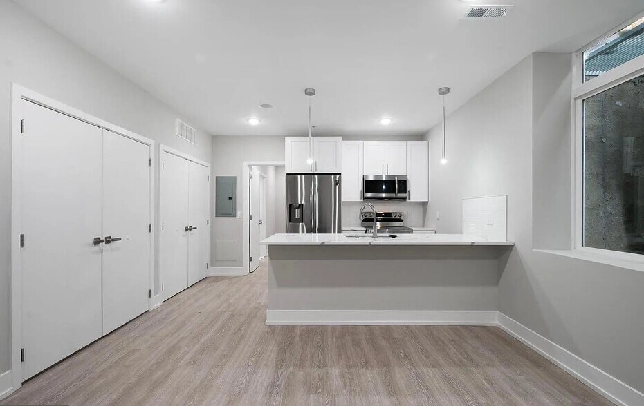 Building Photo - 649 N 35th St