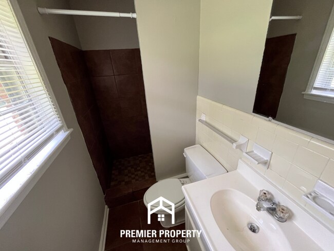 Building Photo - Charming 3BR/2BA in 38118 | Low-Maintenance Tile Floors, Bay Window & Patio