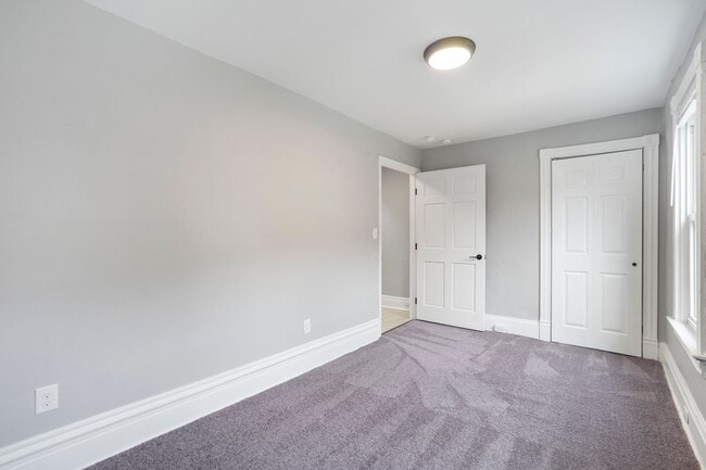 Building Photo - Renovated 3 Bed, 1 Bath Home in Hazelwood - Central AC, Convenient Location - Available Now!