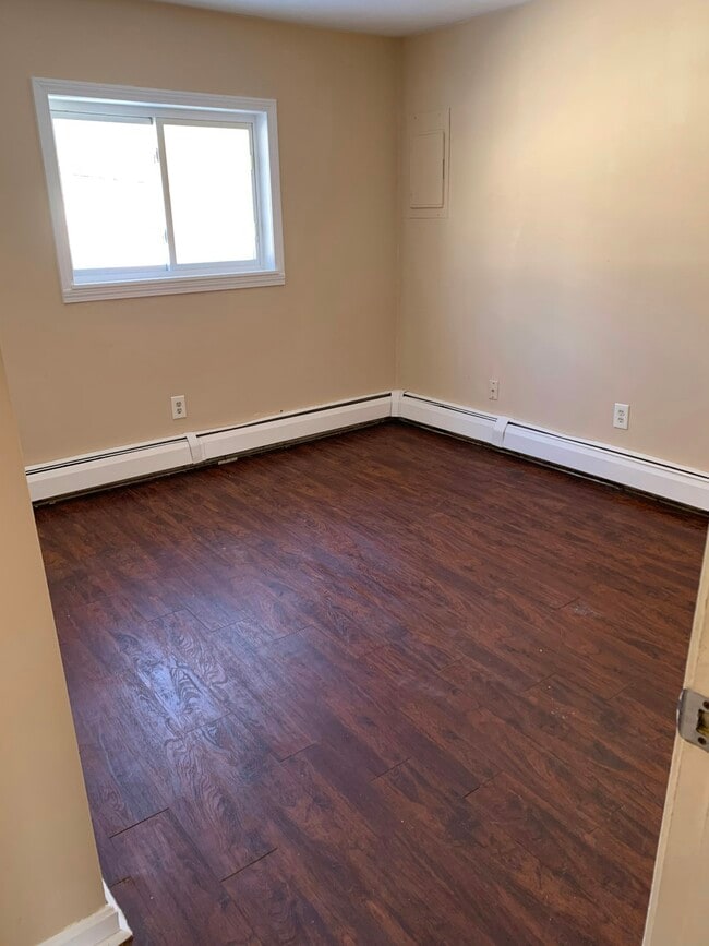 Building Photo - 819 Westminster Hill Rd