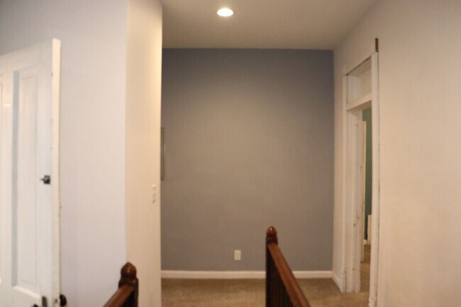 Building Photo - 6801 Lexington Ave