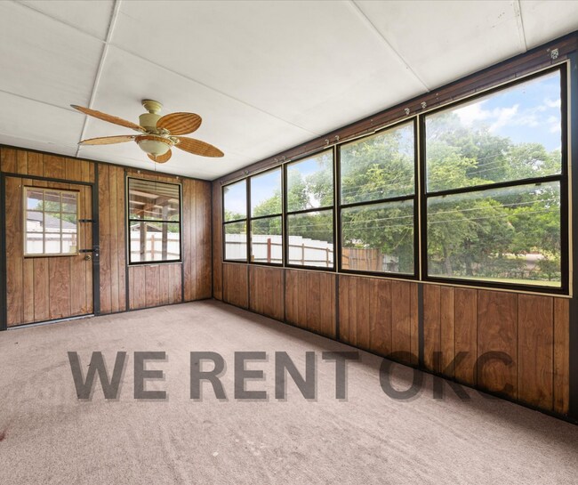 Building Photo - 3016 Shadybrook Dr