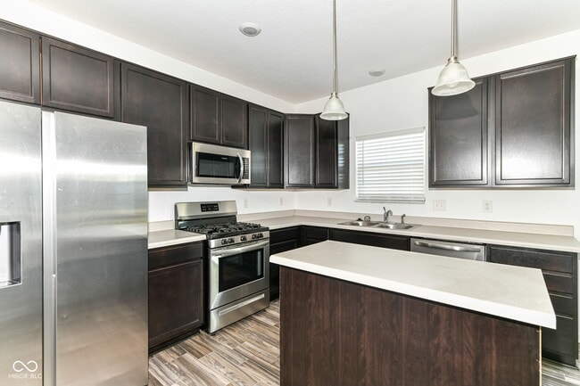Building Photo - 5375 Maywood Dr