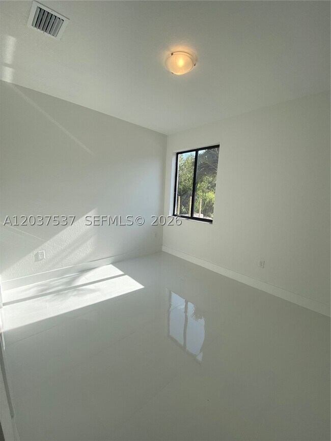 Building Photo - 2402 SW 145th Pl