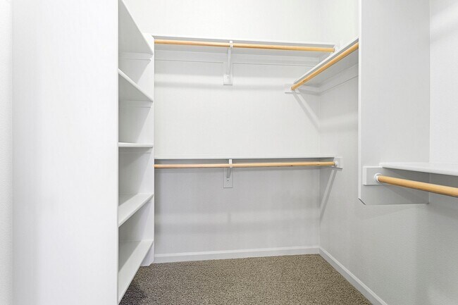 Building Photo - Excellent Condition Three Bedroom + Office, Fenced Backyard, Central AC