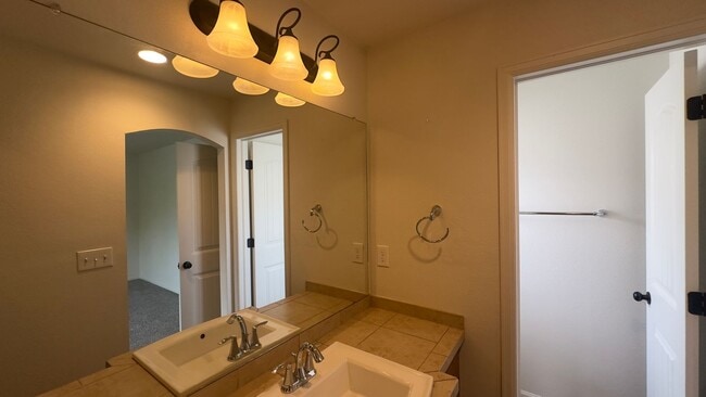 Building Photo - Great House in Thompson River Crossing
