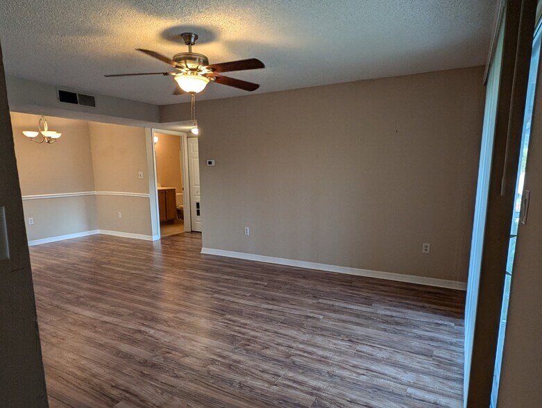 Building Photo - 221 Lake Brook Cir