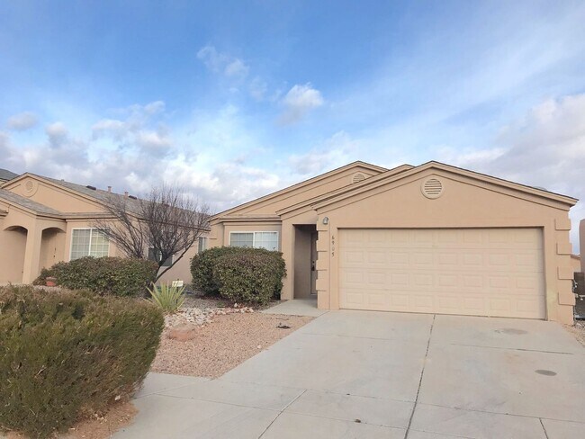 Building Photo - Ventana Ranch 3 bedroom. Newer Flooring! No Carpet. Huge open living space. Great location.