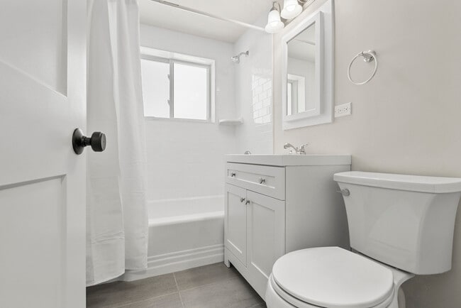 Building Photo - 141 N Peck Ave