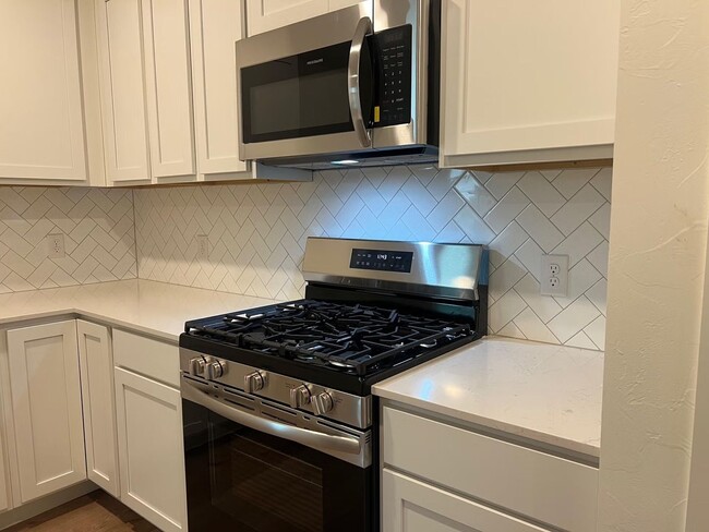 Building Photo - 1732 SE 20th St